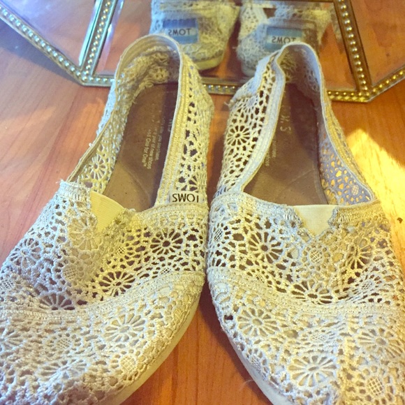 WHITE LACE TOMS 7.5