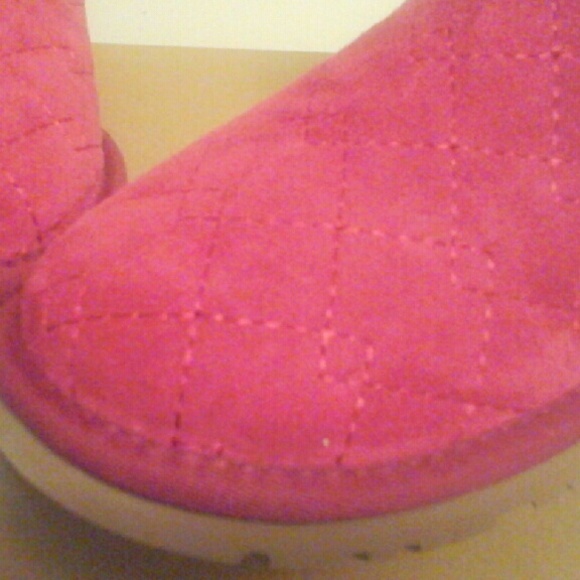 ***Brand New*** Pink Arden UGG Boots - Picture 3 of 4