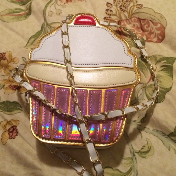 Too small - Picture 2 of 2