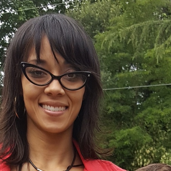 Meet your Posher, Margeaux - Picture 3 of 5