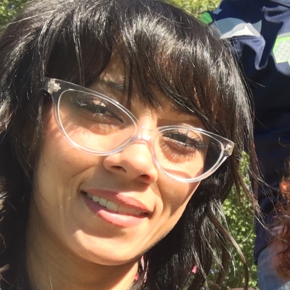 Meet your Posher, Margeaux - Picture 4 of 5