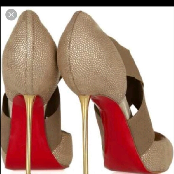 Christain louboutin pin heal shoes