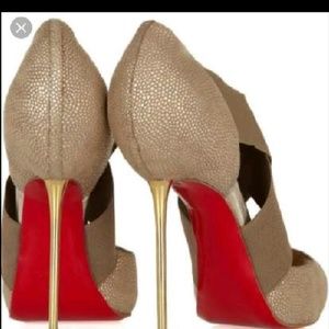 Christain louboutin pin heal shoes