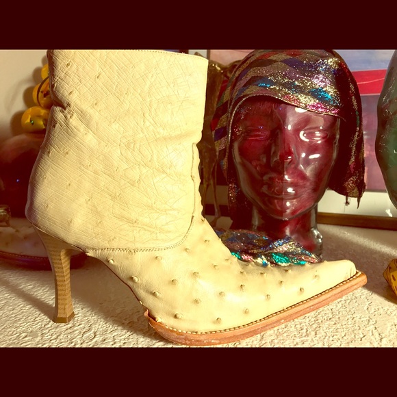 Timeless Elegant Stiletto-Booties For Beauty