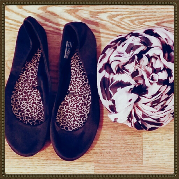 🎉🎉HP🎉🎉1/11/17 Women's Black Ballet Flats