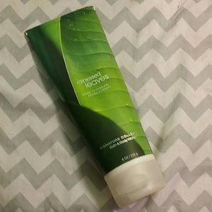 Rain kissed leaves body lotion
