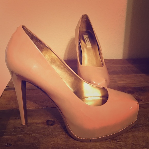 Simply Vera Vera Wang Nude Heels