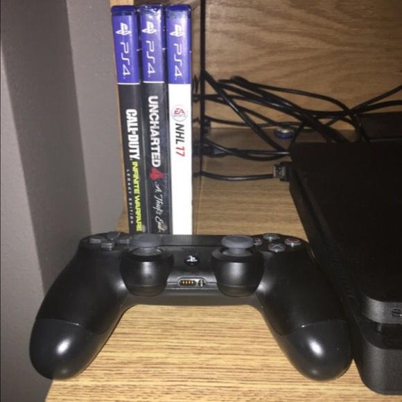 Ps4 slim 500GB - Picture 2 of 3