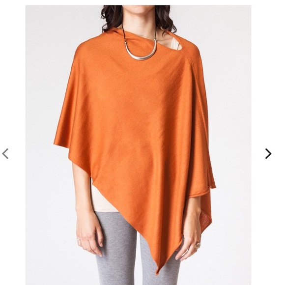Nwt 8 ways poncho, carrot color