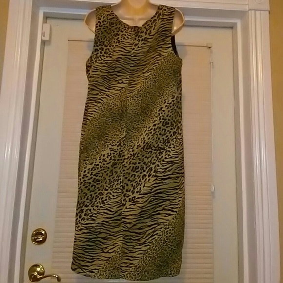 Dress - Picture 2 of 4