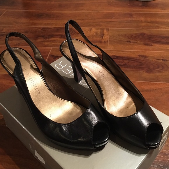 Black heels! - Picture 1 of 4