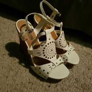 Sz 9 white wedges