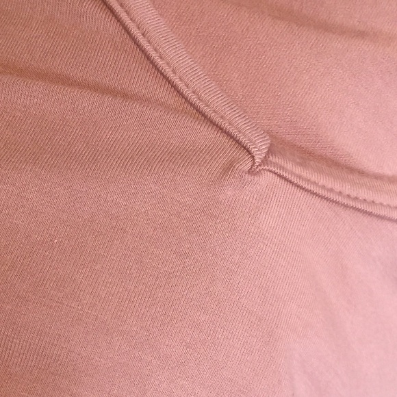 🆕New Strappy Salmon v-neck tee - Picture 3 of 5