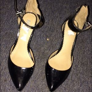Black leather pointed toes ankles strap heels