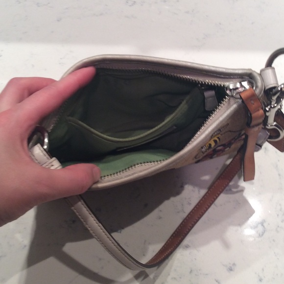 Coach bee and flower tweed clutch small purse - Picture 4 of 4