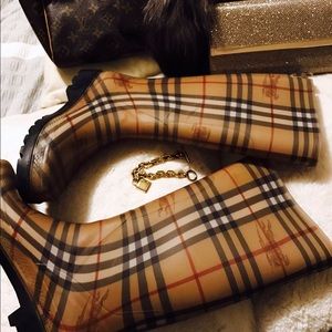 Burberry Rain Boots⭐️