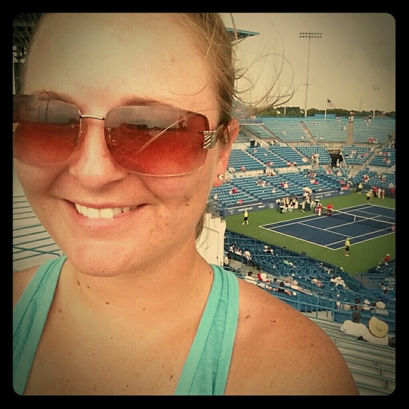 Meet your Posher, Shelby - Picture 1 of 1