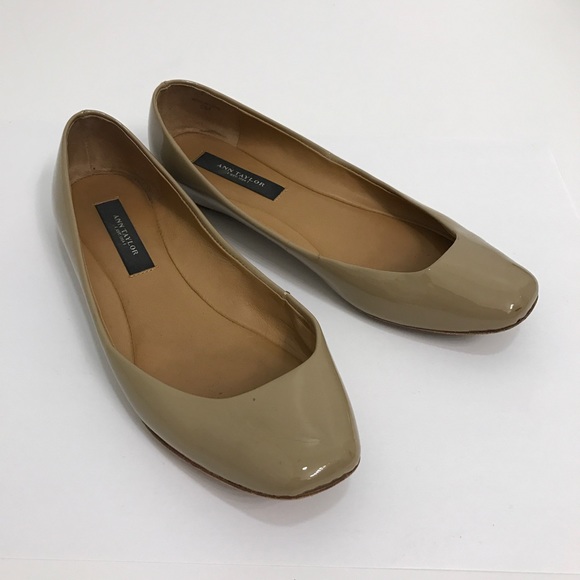Ann Taylor Perfect Patent Leather Flats 5M Khaki
