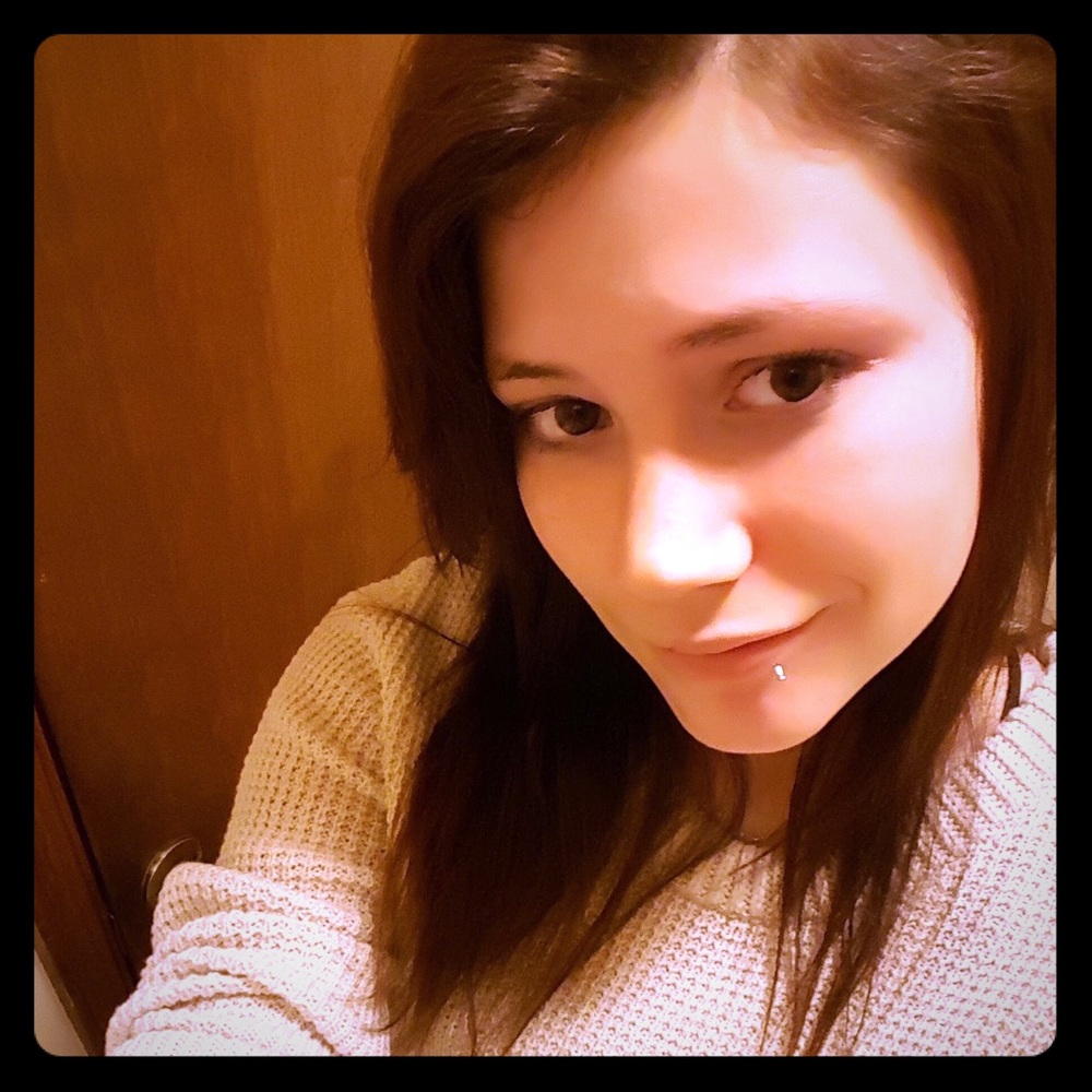 Meet your Posher, Alexis