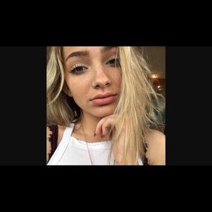 Meet your Posher, Abbey