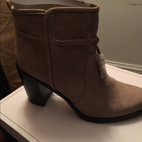 Woman's taupe bootie