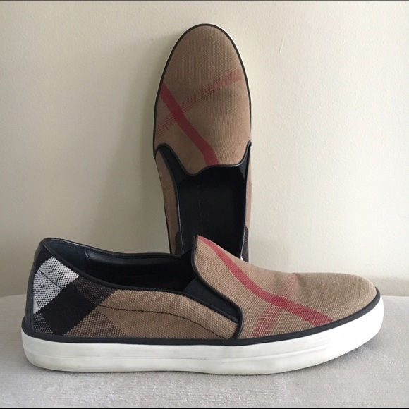 🍓SOLD🍓Burberry Slip-On Sneakers