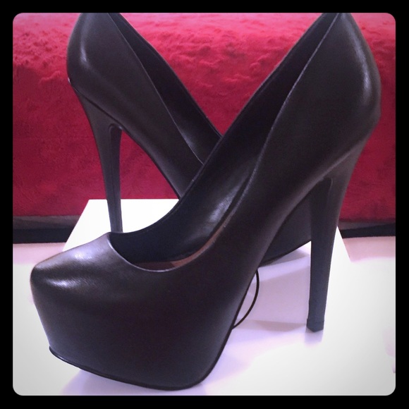 Steve Madden black platform