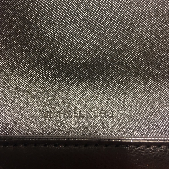 Michael KORS authentic wallet. - Picture 2 of 3