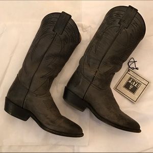 [price reduced] Frye "billy" pull on boots