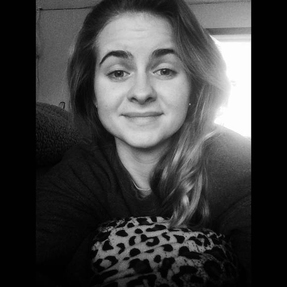 Meet your Posher, Lara - Picture 1 of 1