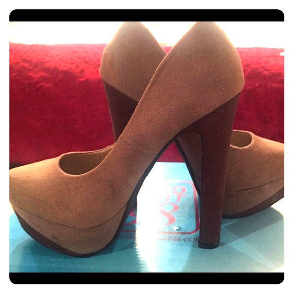 Brown and tan platforms