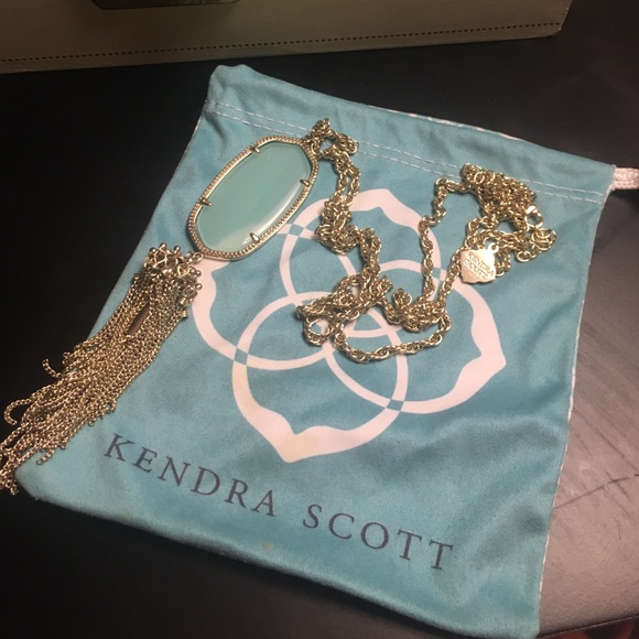Kendra Scott necklace