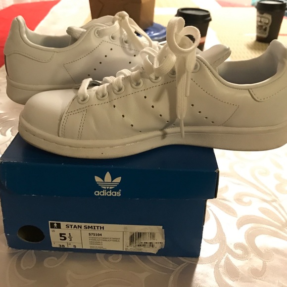 White Stan smith size 5 1/2 (6.5)