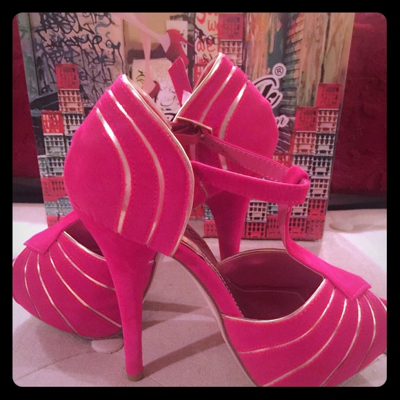 Beautiful pink platforms - Picture 1 of 4