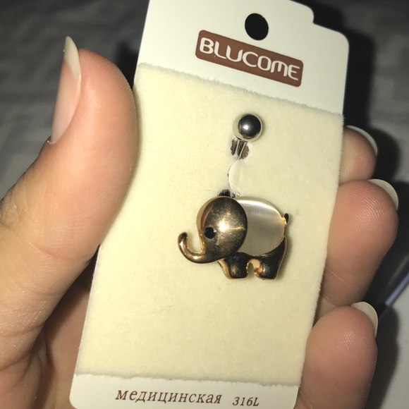 Belly piercing - Picture 2 of 2