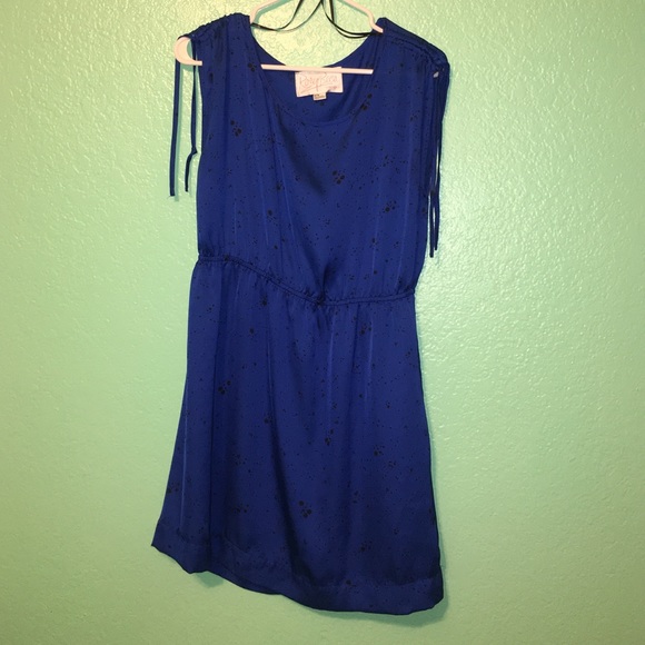 Blue and black splatter print