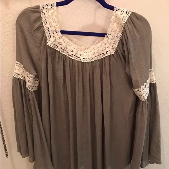 Apricot Lane Bell sleeved dress 👗