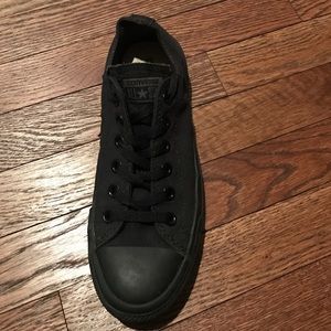All Black Lowtop Converse Size 6