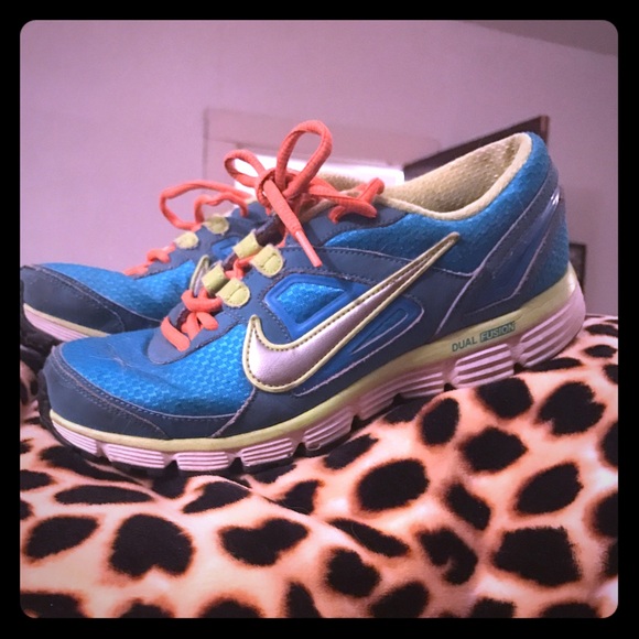 2 pair NIKE both 7.5