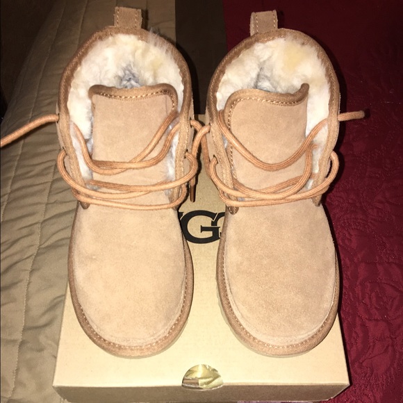 chestnut UGG boots - Picture 2 of 2