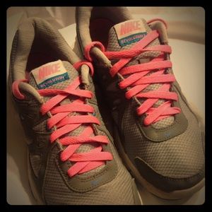 Nike Revolution