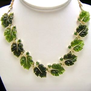 Lisner vintage oak leaf necklace in Green 1960