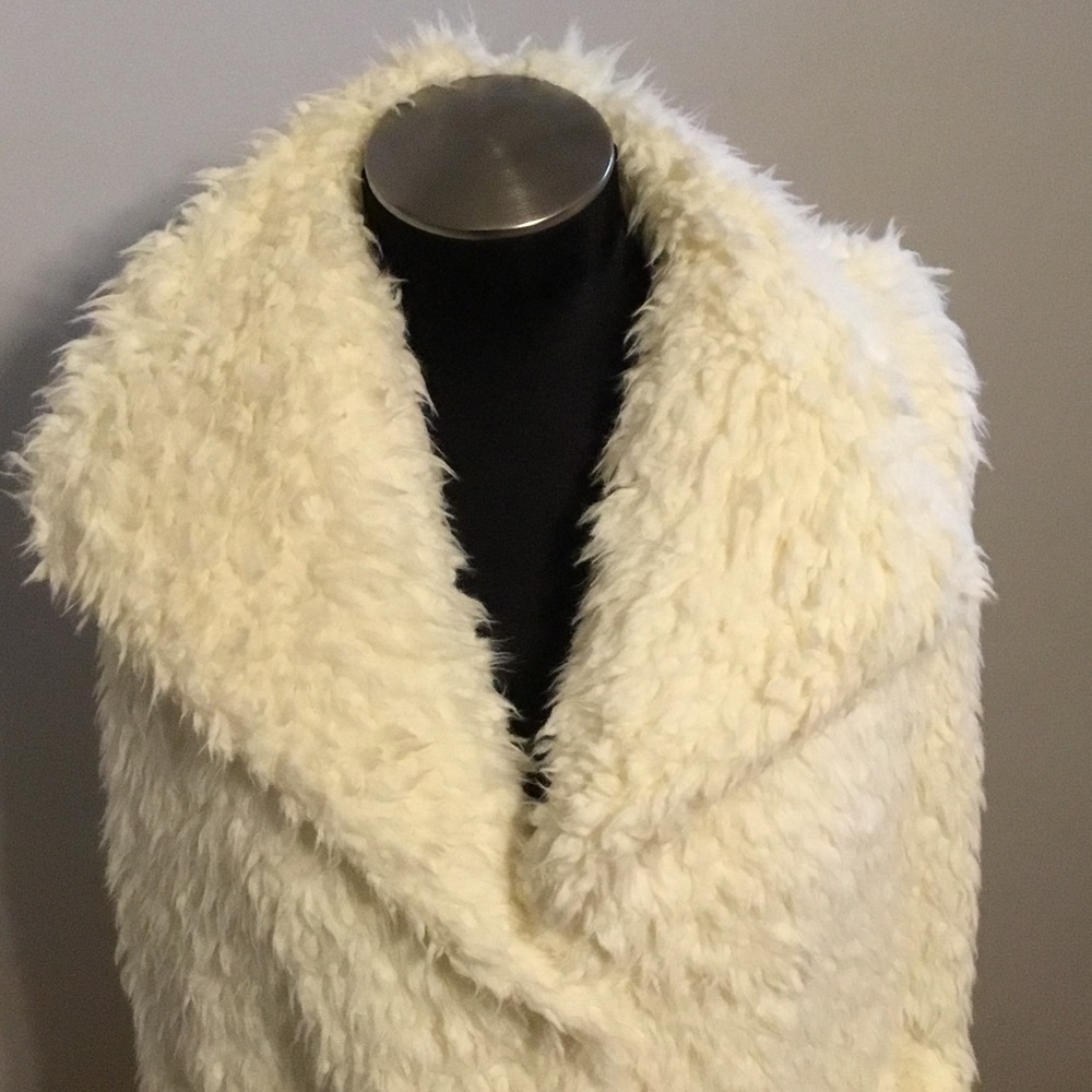 Johhny was fur vest - Picture 5 of 8