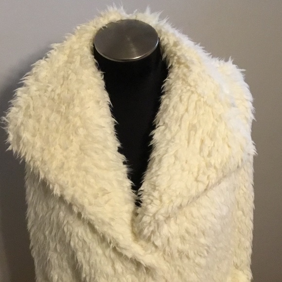 Johhny was fur vest - Picture 5 of 8