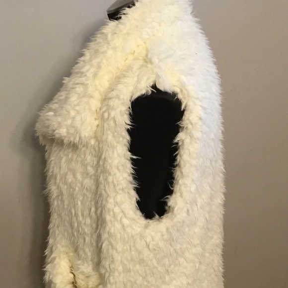 Johhny was fur vest - Picture 6 of 8