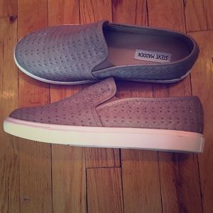STEVE MADDEN EXCEL SLIP ONS NEW NEVER WORN