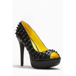 Spikey black open toe pumps