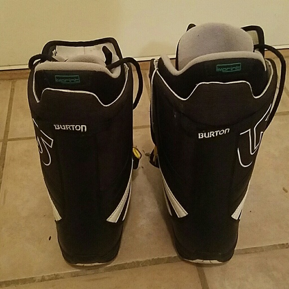 Size 9 Burton Snowboarding Boots - Picture 3 of 4