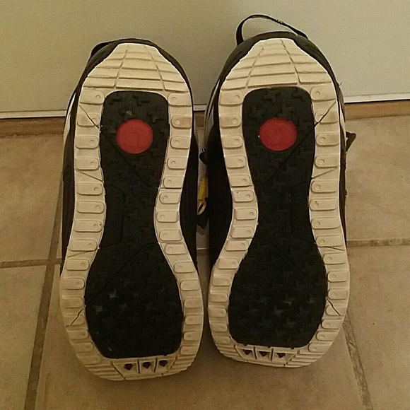 Size 9 Burton Snowboarding Boots - Picture 4 of 4
