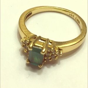 14k emerald ring *vintage*